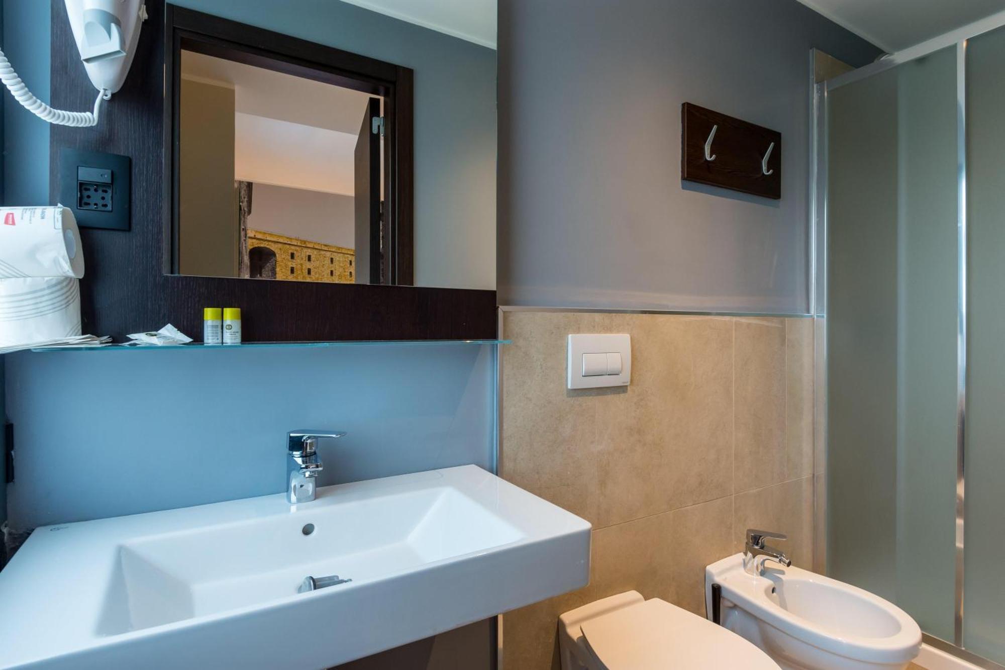 B&B Hotel Savona Ngoại thất bức ảnh